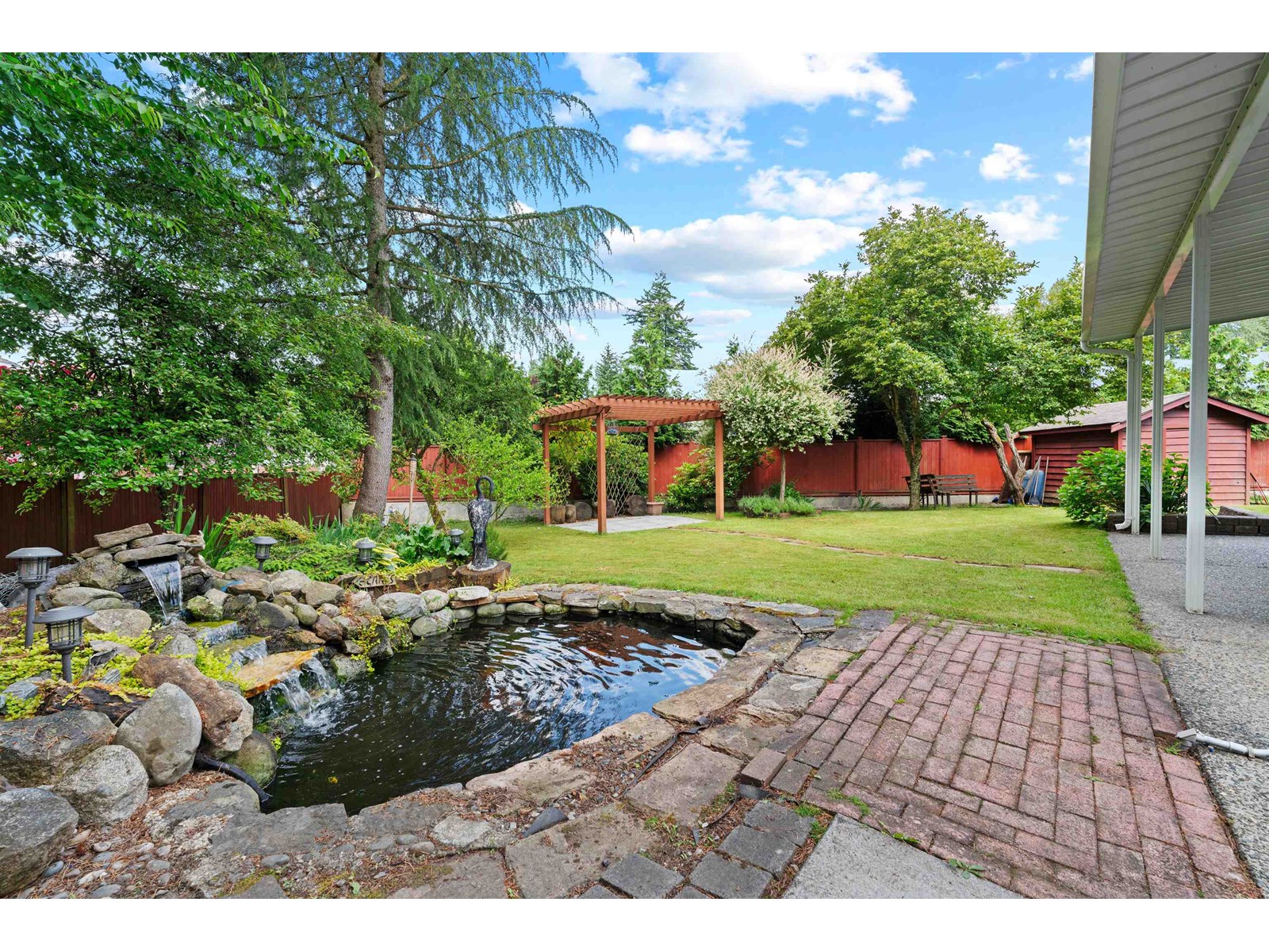 8719 142a St Street, Surrey, British Columbia  V3W 4G4 - Photo 4 - R3014066