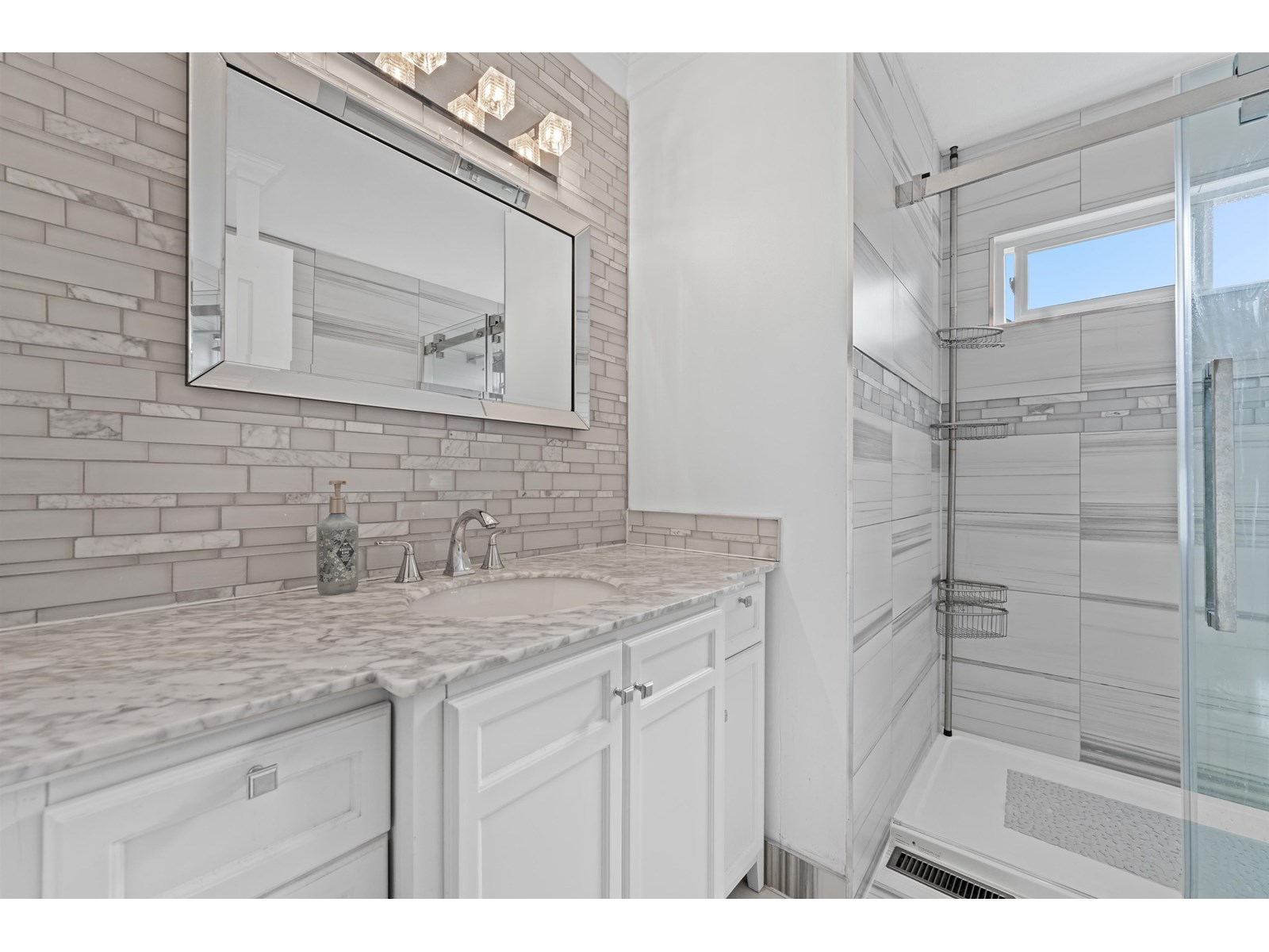 8719 142a St Street, Surrey, British Columbia  V3W 4G4 - Photo 6 - R3014066