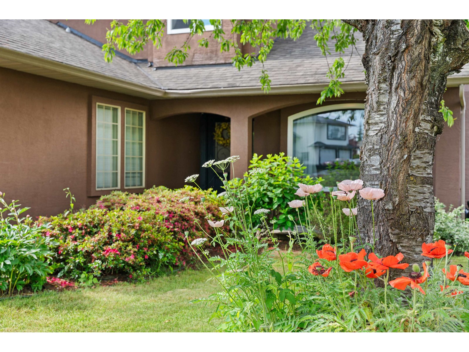 8719 142a St Street, Surrey, British Columbia  V3W 4G4 - Photo 2 - R3014066