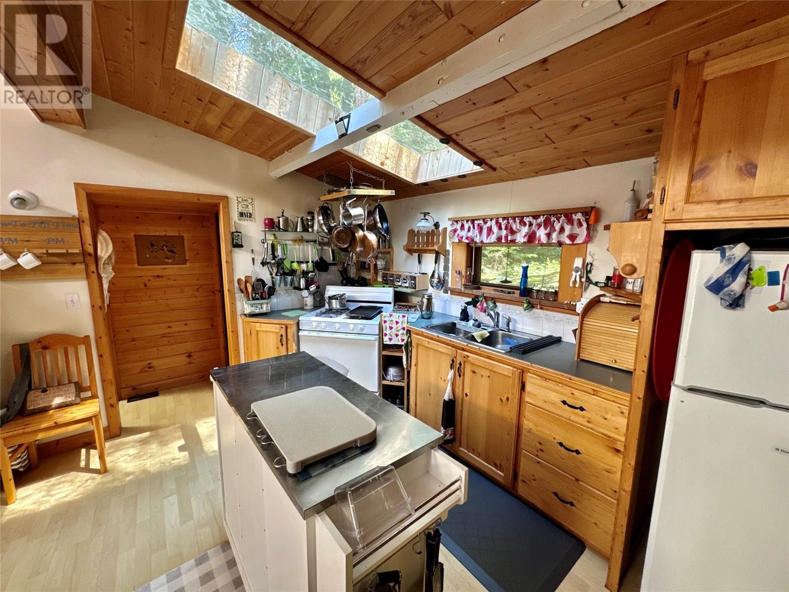 6 Wilson Creek Shuswap Lake, Sicamous, British Columbia  V0E 2V0 - Photo 16 - 10351757