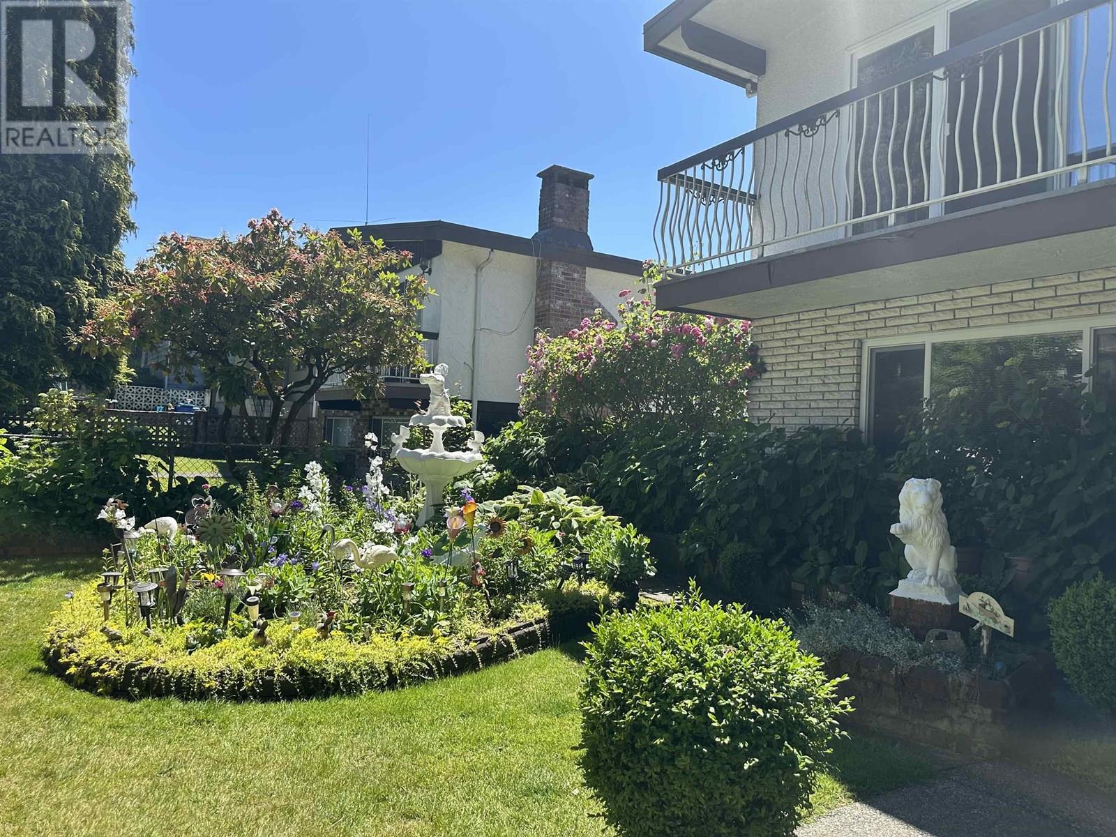 2698 Ward Street, Vancouver, British Columbia  V5R 4S6 - Photo 2 - R3013995