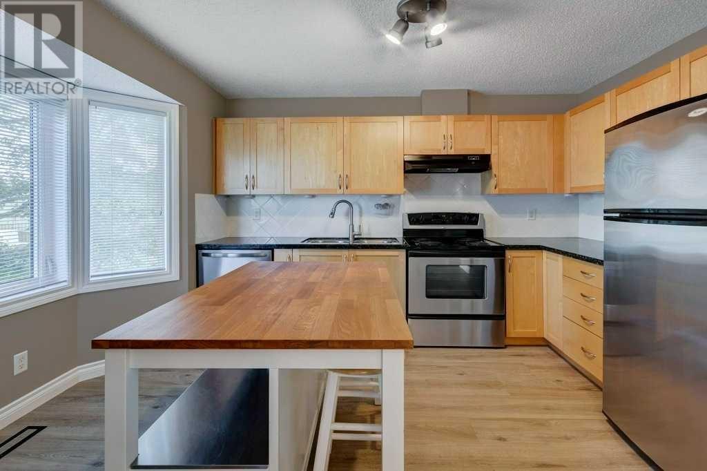 Property at 135 Cedarwood Lane SW image 4