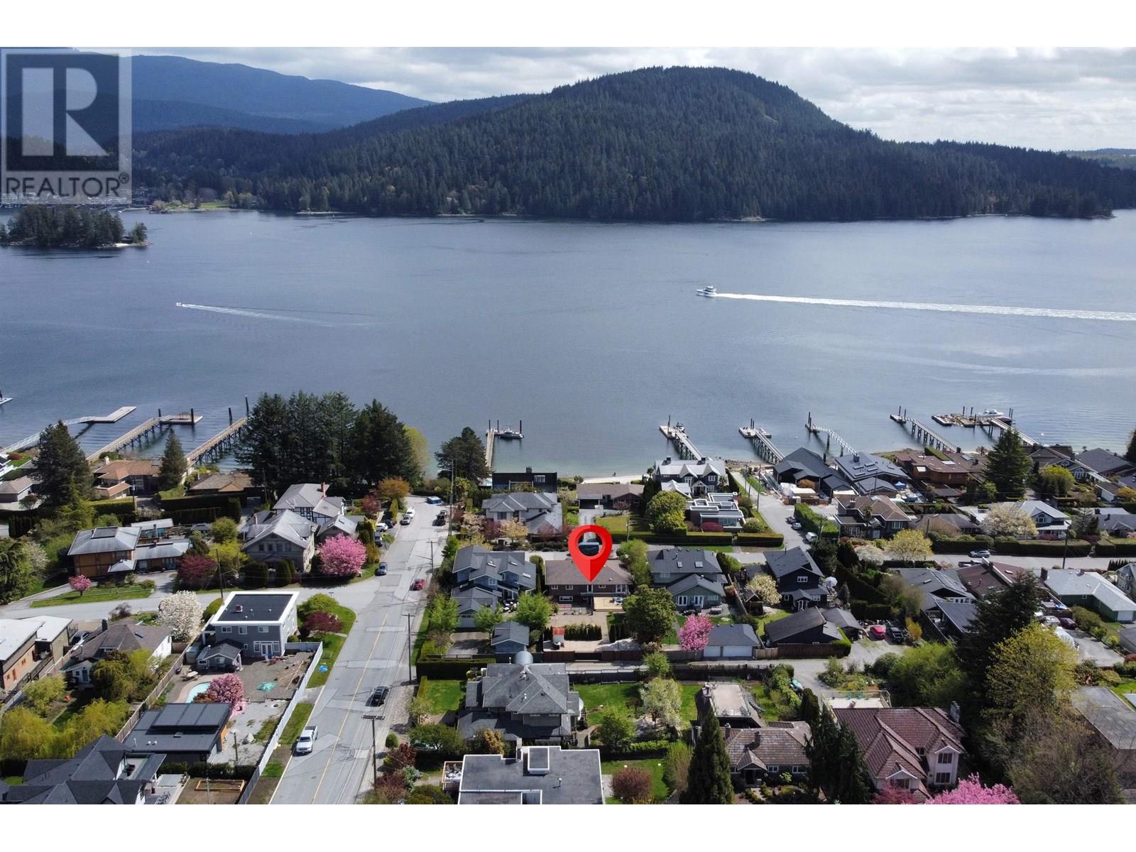 463 Beachview Drive, North Vancouver, British Columbia  V7G 1P5 - Photo 1 - R3013689