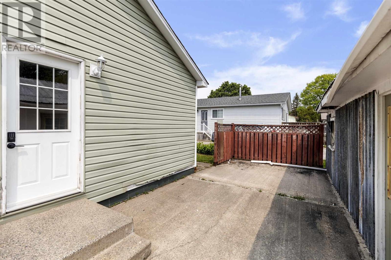 174 Farquhar St, Sault Ste. Marie, Ontario  P6B 3R4 - Photo 5 - SM251365