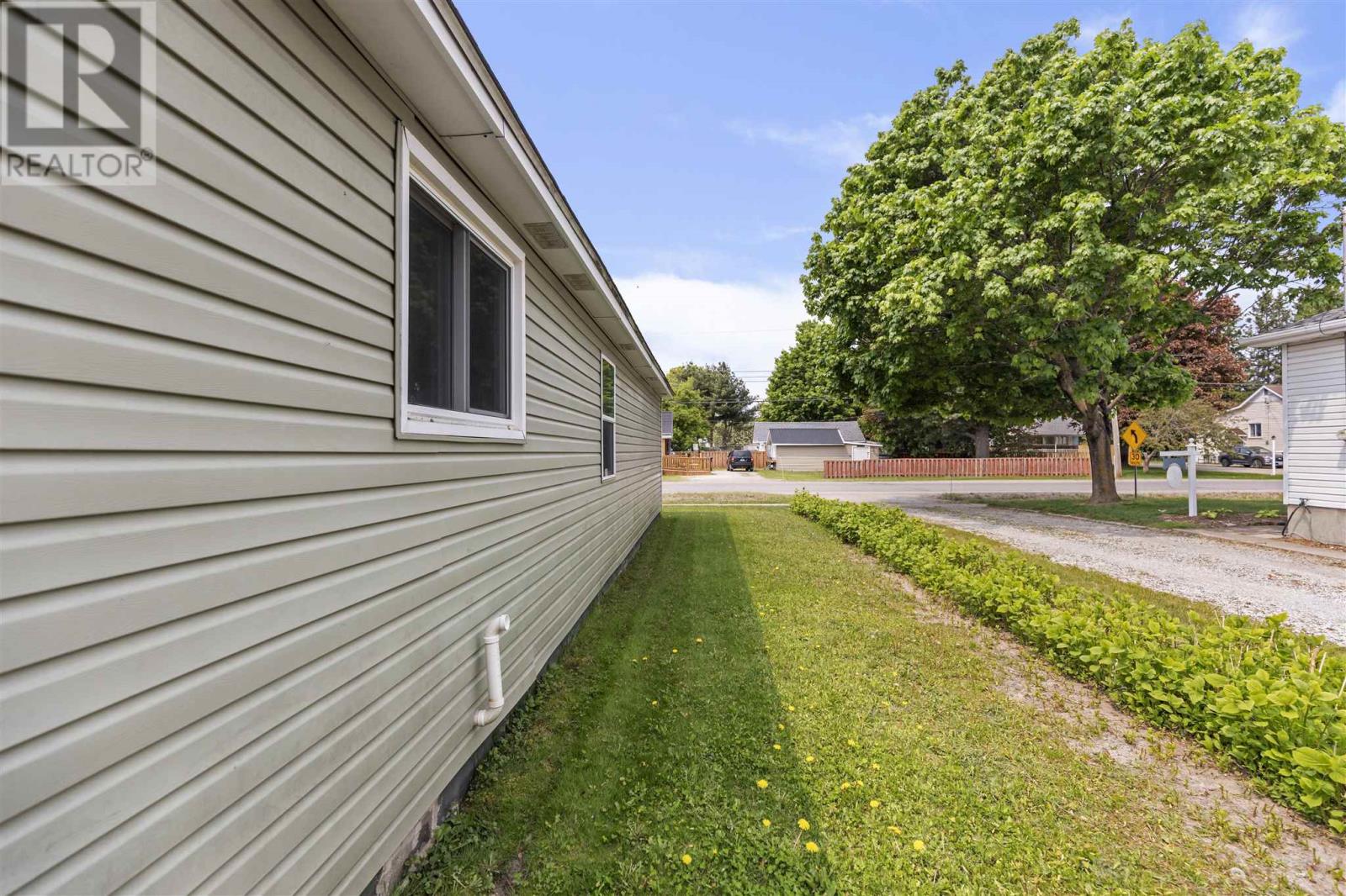 174 Farquhar St, Sault Ste. Marie, Ontario  P6B 3R4 - Photo 4 - SM251365