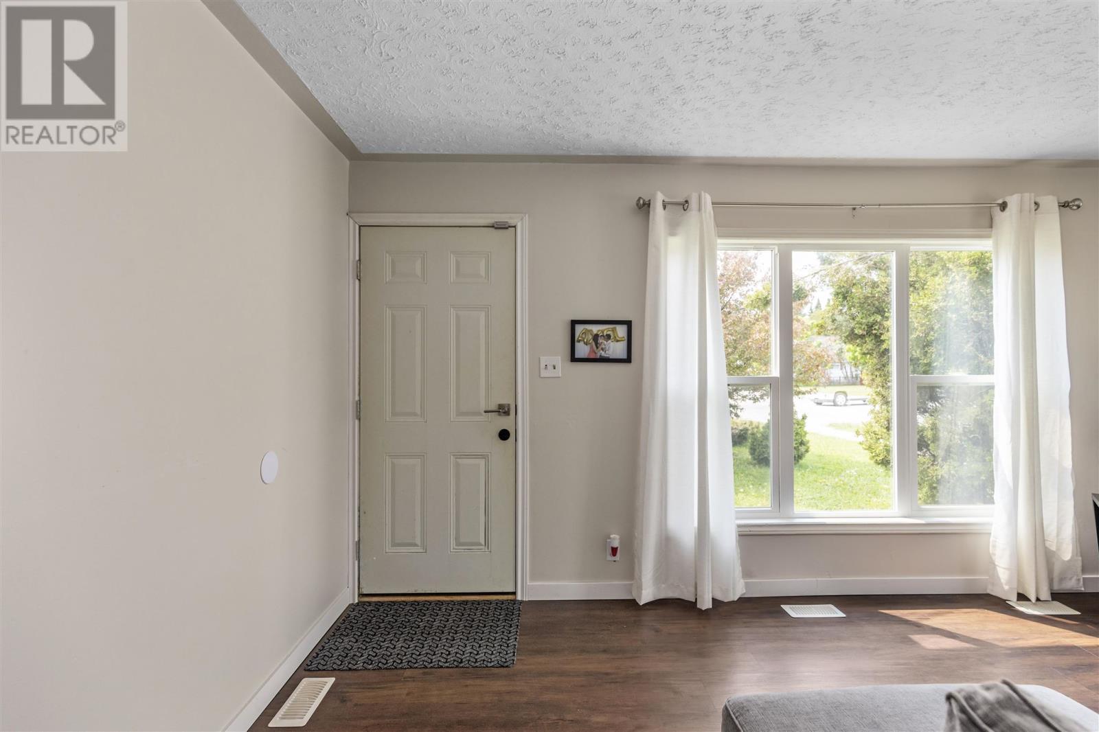 174 Farquhar St, Sault Ste. Marie, Ontario  P6B 3R4 - Photo 7 - SM251365