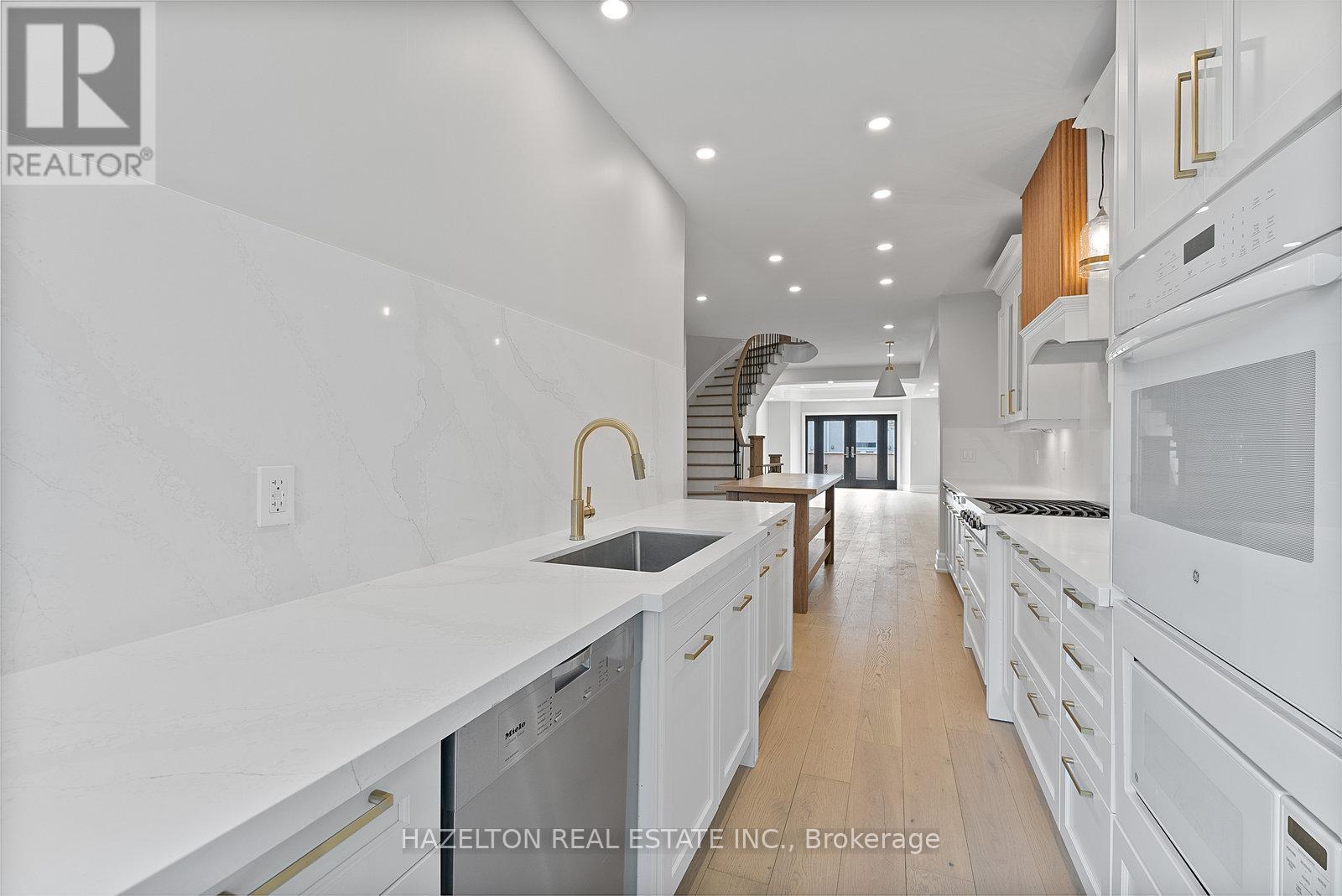 258 Spadina Road, Toronto, Ontario  M5R 2V1 - Photo 10 - C12210154