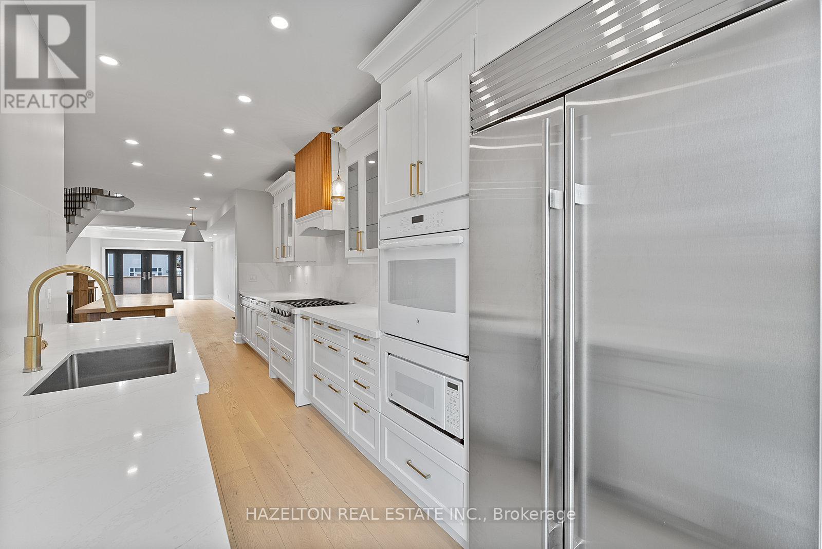 258 Spadina Road, Toronto, Ontario  M5R 2V1 - Photo 9 - C12210154