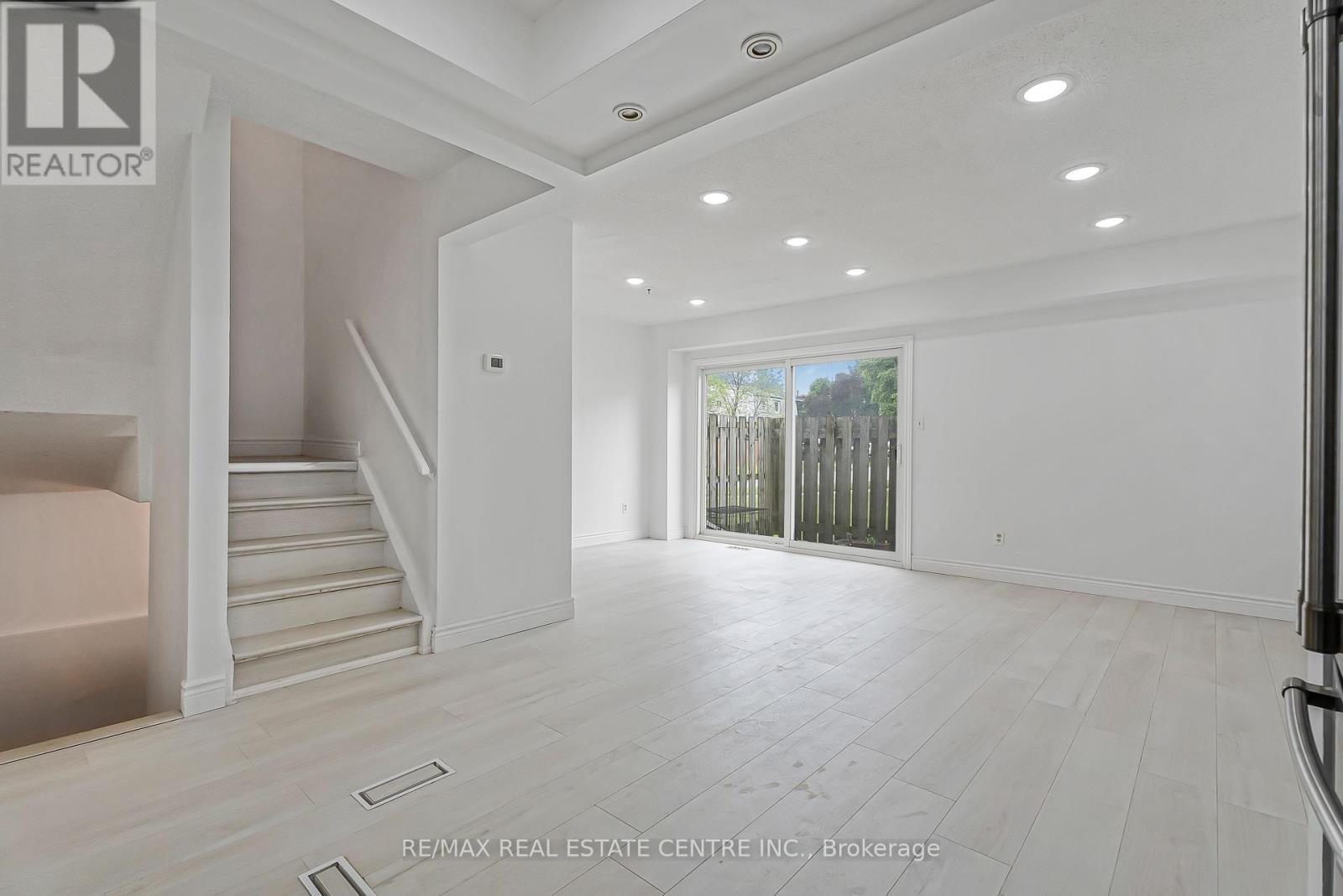 1 - 125 Sekura Crescent, Cambridge, Ontario  N1R 8B4 - Photo 11 - X12208291