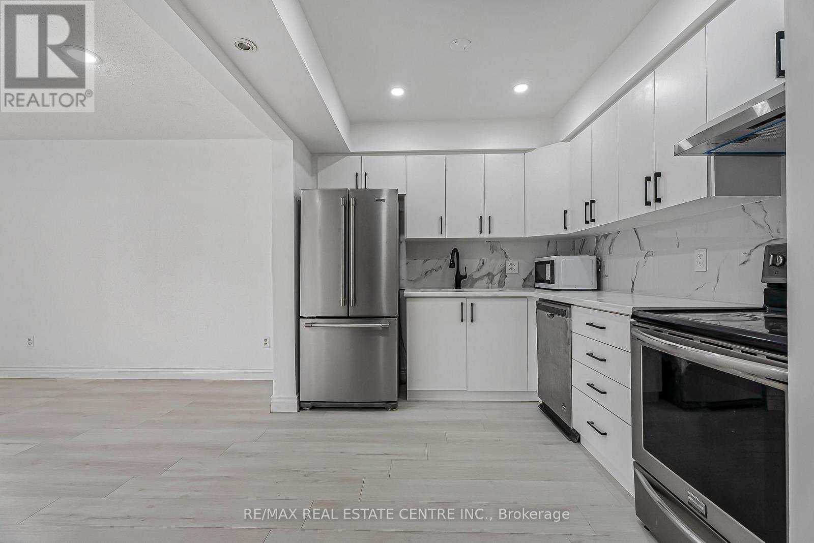 1 - 125 Sekura Crescent, Cambridge, Ontario  N1R 8B4 - Photo 9 - X12208291