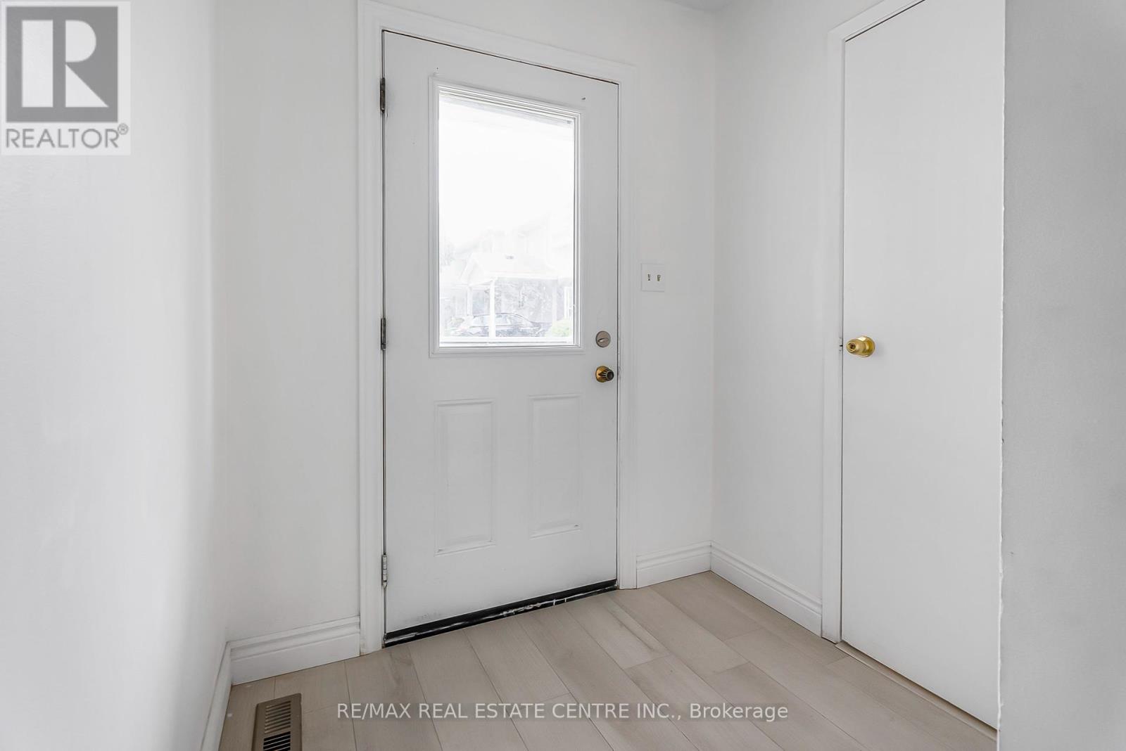 1 - 125 Sekura Crescent, Cambridge, Ontario  N1R 8B4 - Photo 4 - X12208291