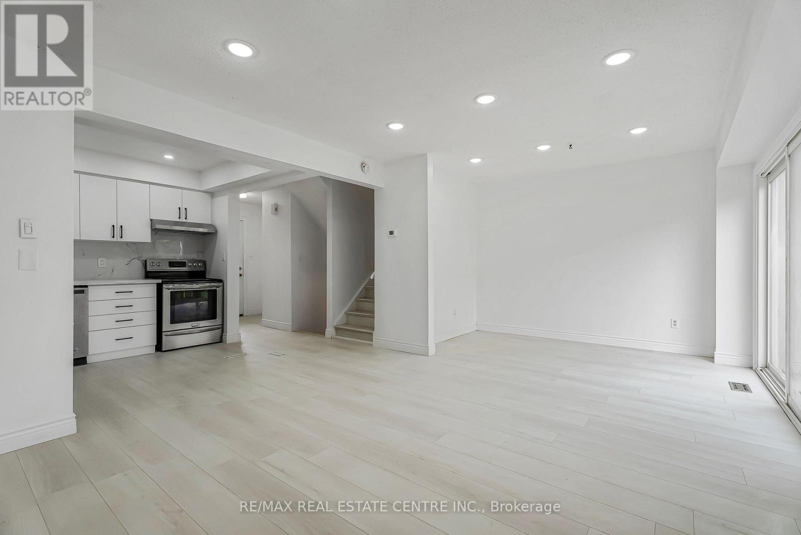 1 - 125 Sekura Crescent, Cambridge, Ontario  N1R 8B4 - Photo 6 - X12208291