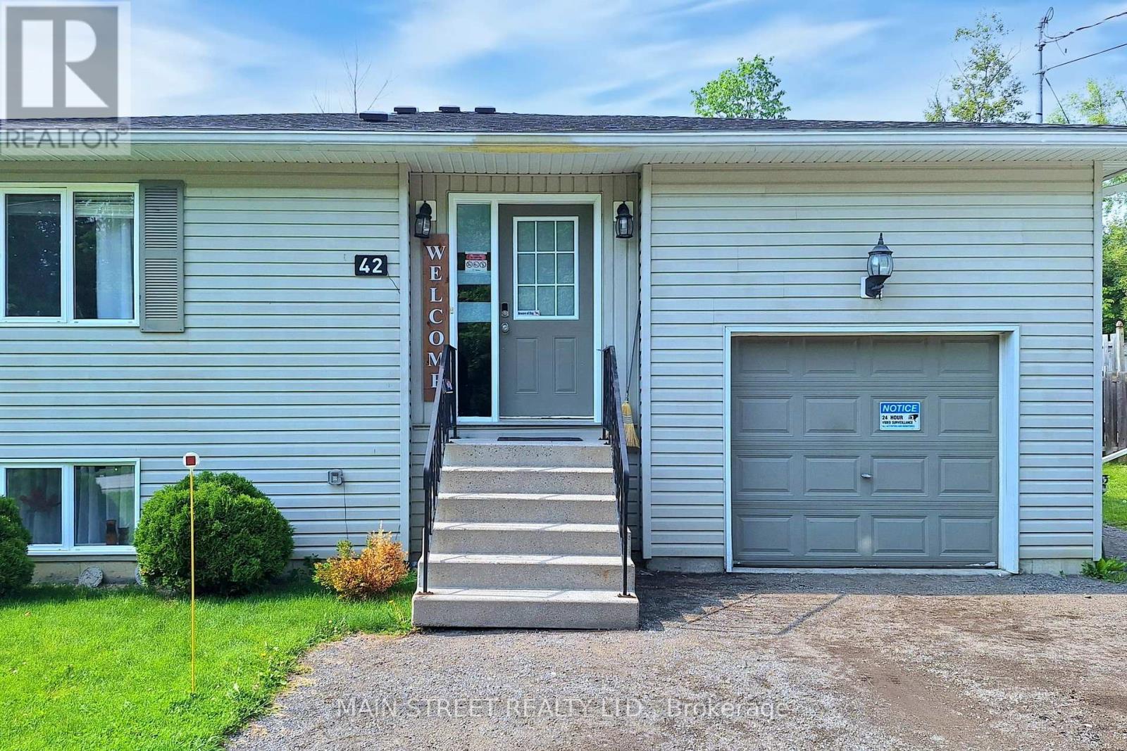 42 EVELYN AVENUE, Georgina, Ontario