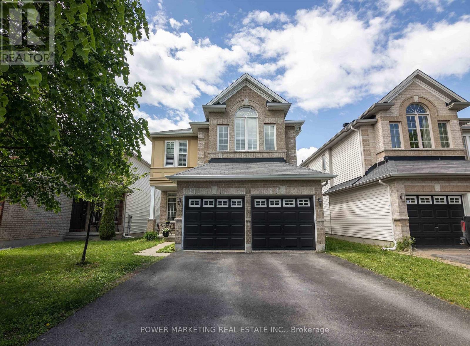 124 Strathcarron Crescent, Ottawa, Ontario  K2K 0C7 - Photo 2 - X12211694