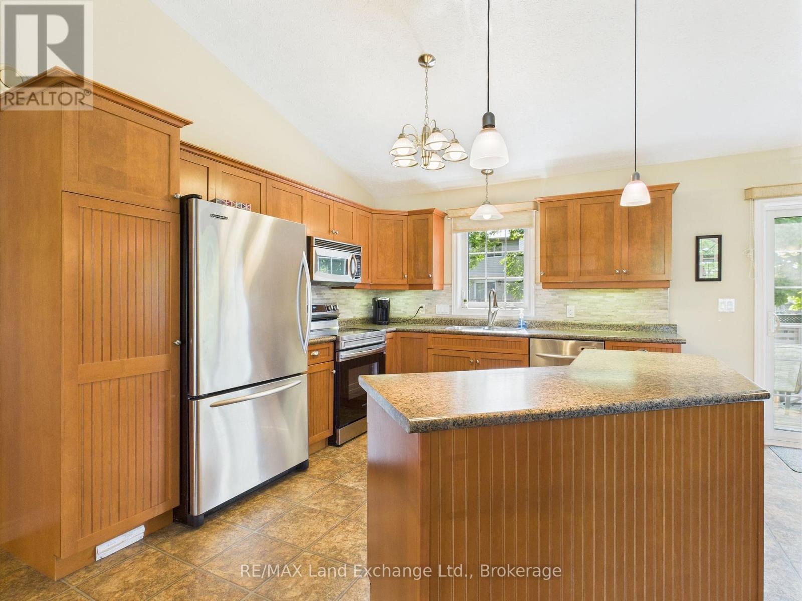 773 Reynolds Drive, Kincardine, Ontario  N2Z 3B6 - Photo 8 - X12211726