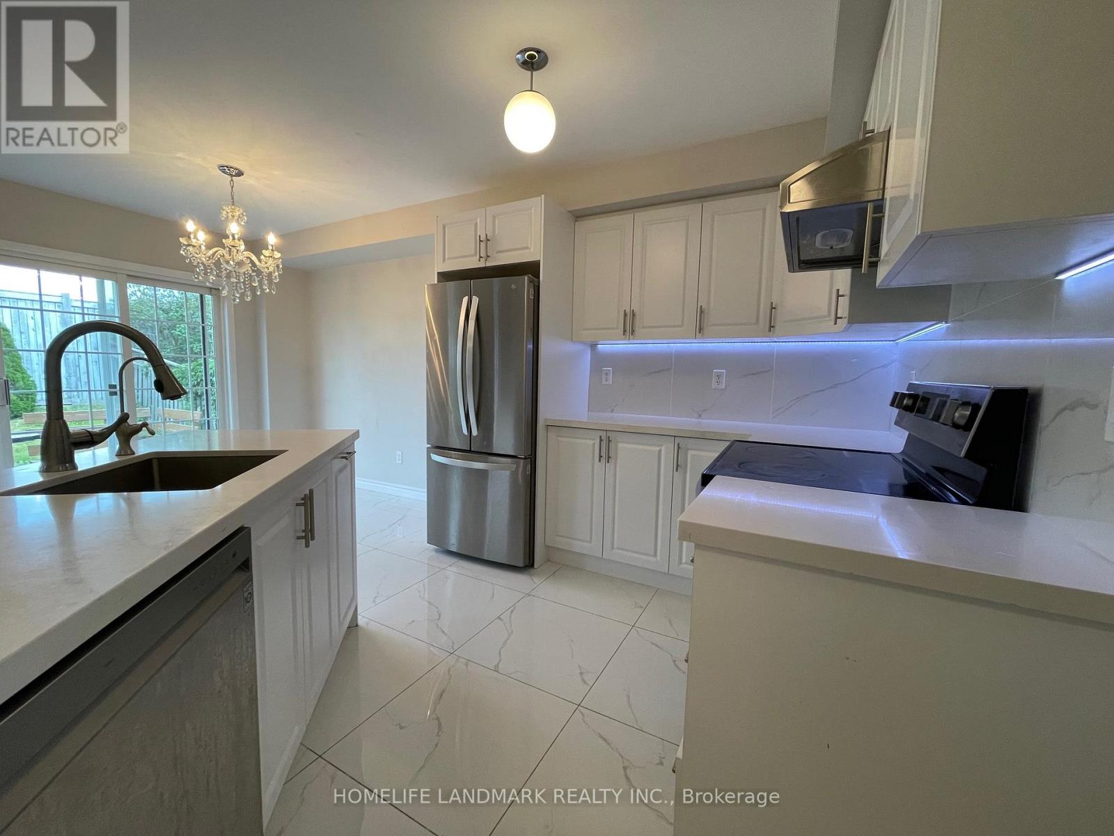 39 Hartmoor Street, Markham, Ontario  L6E 2C8 - Photo 4 - N12211664