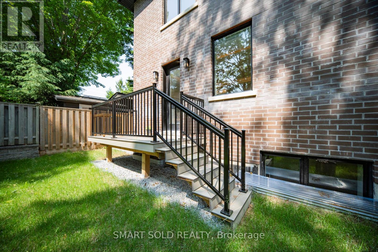 92 Lloyd Street, Whitchurch-Stouffville, Ontario  L4A 4J5 - Photo 35 - N12211689