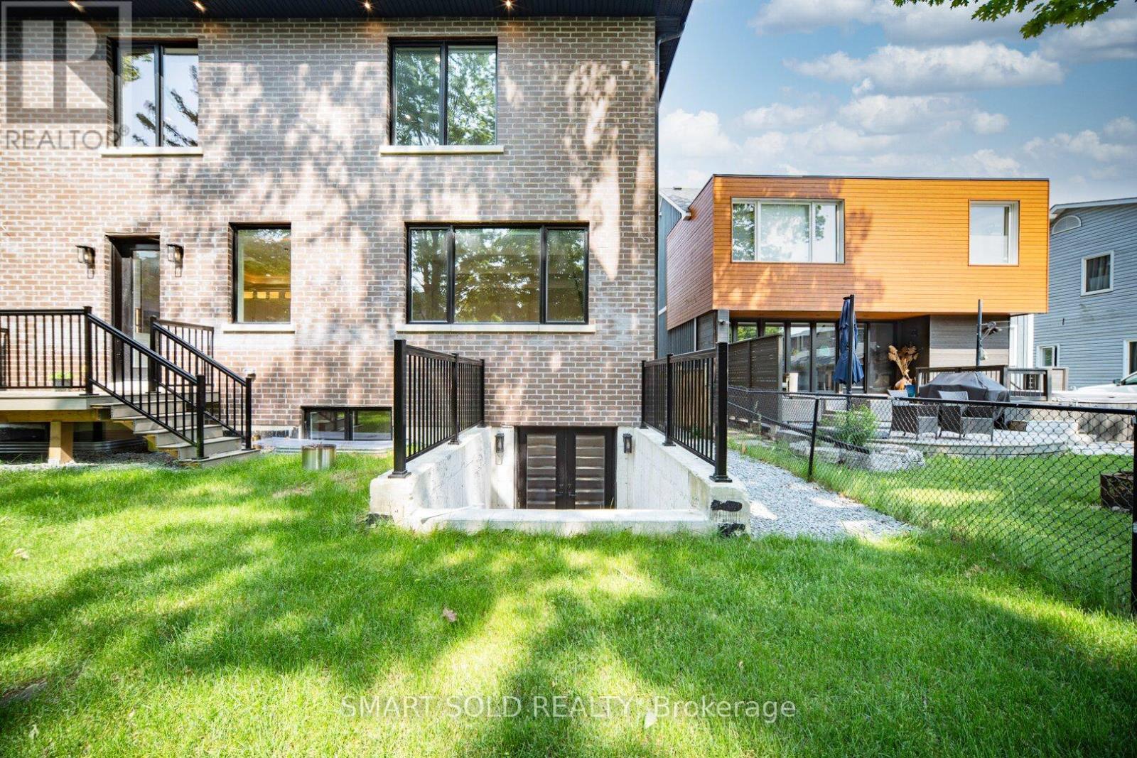 92 Lloyd Street, Whitchurch-Stouffville, Ontario  L4A 4J5 - Photo 36 - N12211689