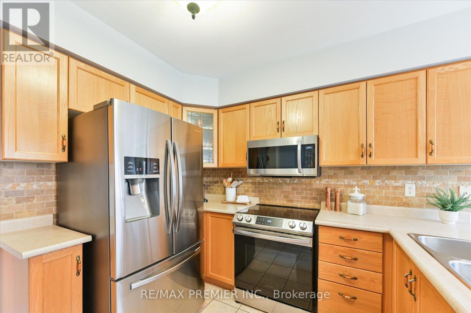 24 Culture Crescent, Brampton, Ontario  L6X 4V4 - Photo 13 - W12211725