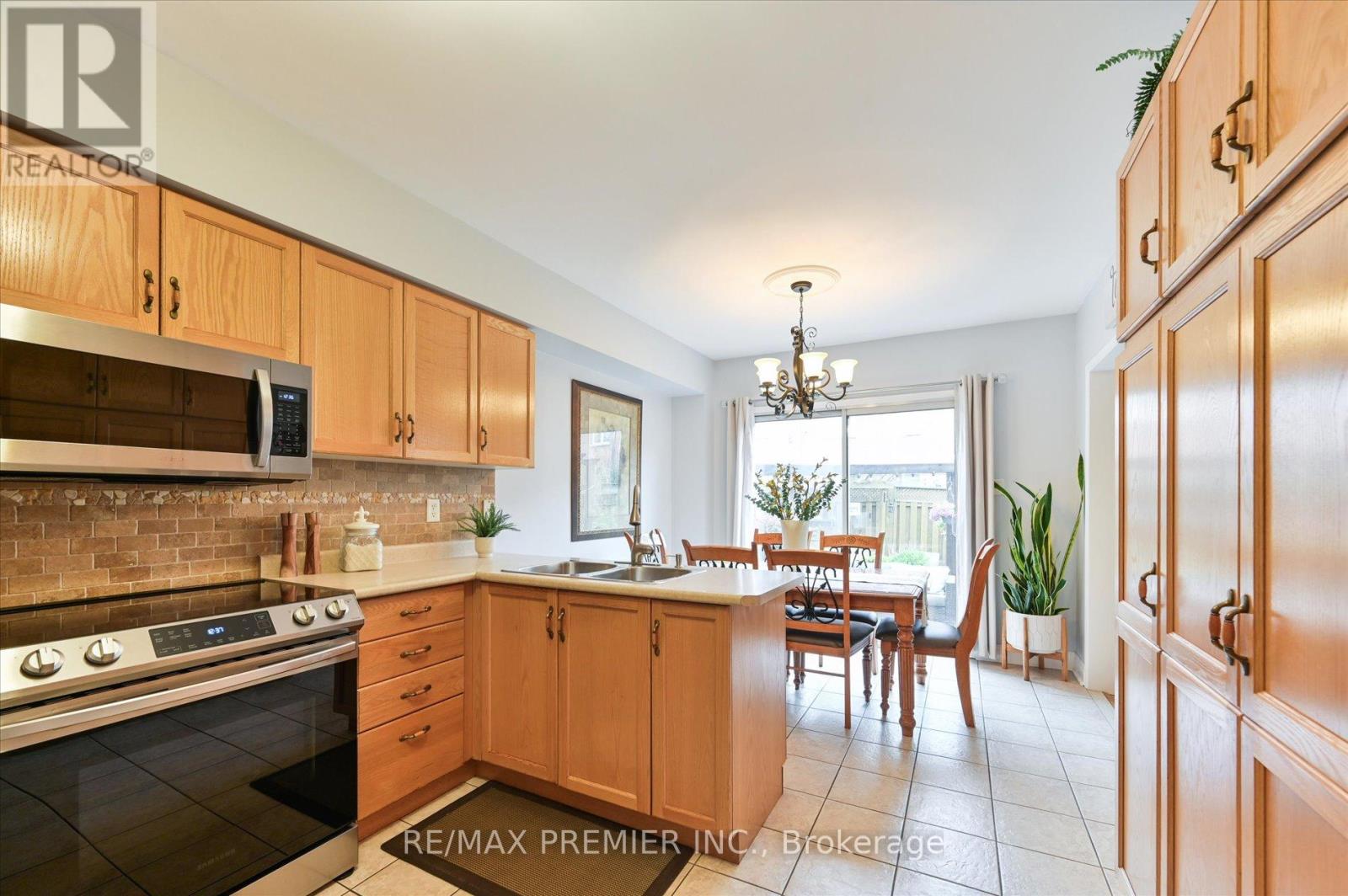 24 Culture Crescent, Brampton, Ontario  L6X 4V4 - Photo 14 - W12211725