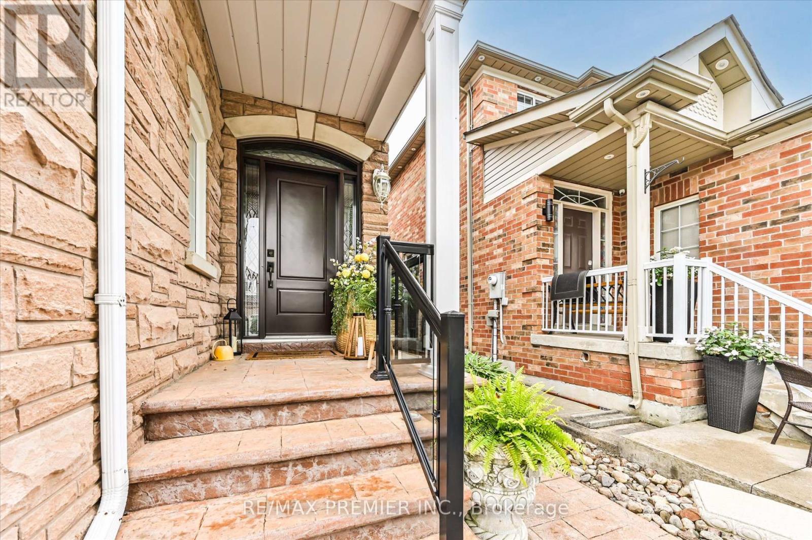 24 Culture Crescent, Brampton, Ontario  L6X 4V4 - Photo 3 - W12211725