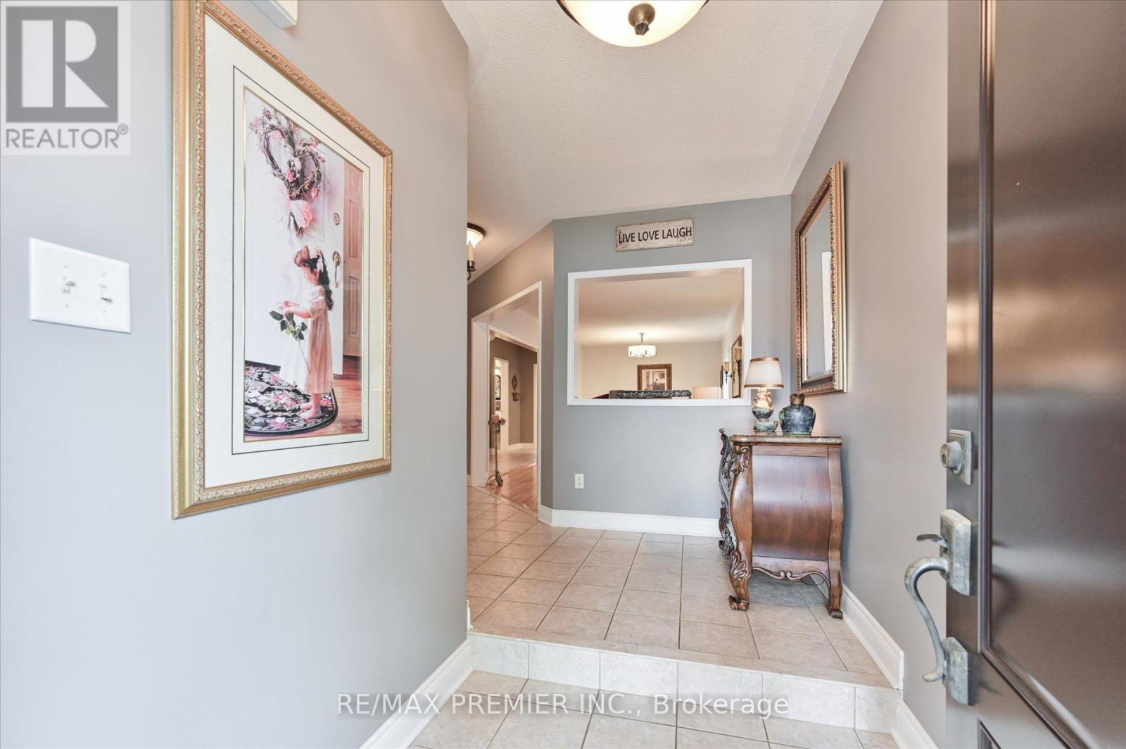 24 Culture Crescent, Brampton, Ontario  L6X 4V4 - Photo 4 - W12211725