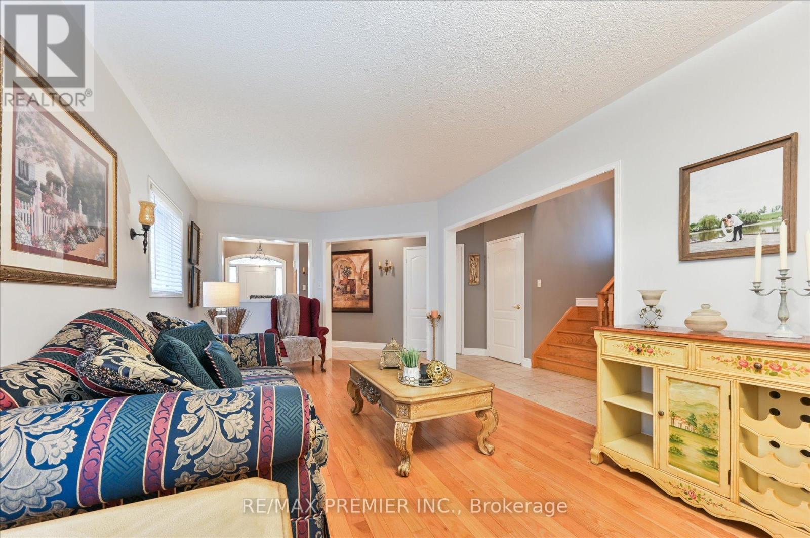 24 Culture Crescent, Brampton, Ontario  L6X 4V4 - Photo 7 - W12211725