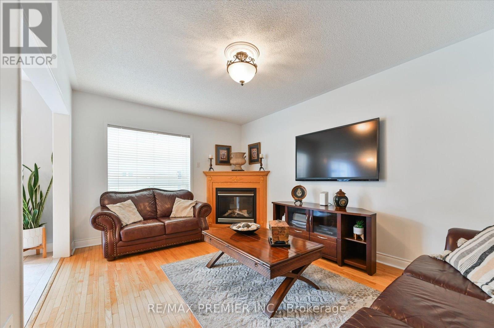 24 Culture Crescent, Brampton, Ontario  L6X 4V4 - Photo 9 - W12211725