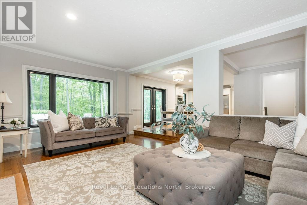 18 Mills Circle, Springwater, Ontario  L0L 1X0 - Photo 25 - S12211315