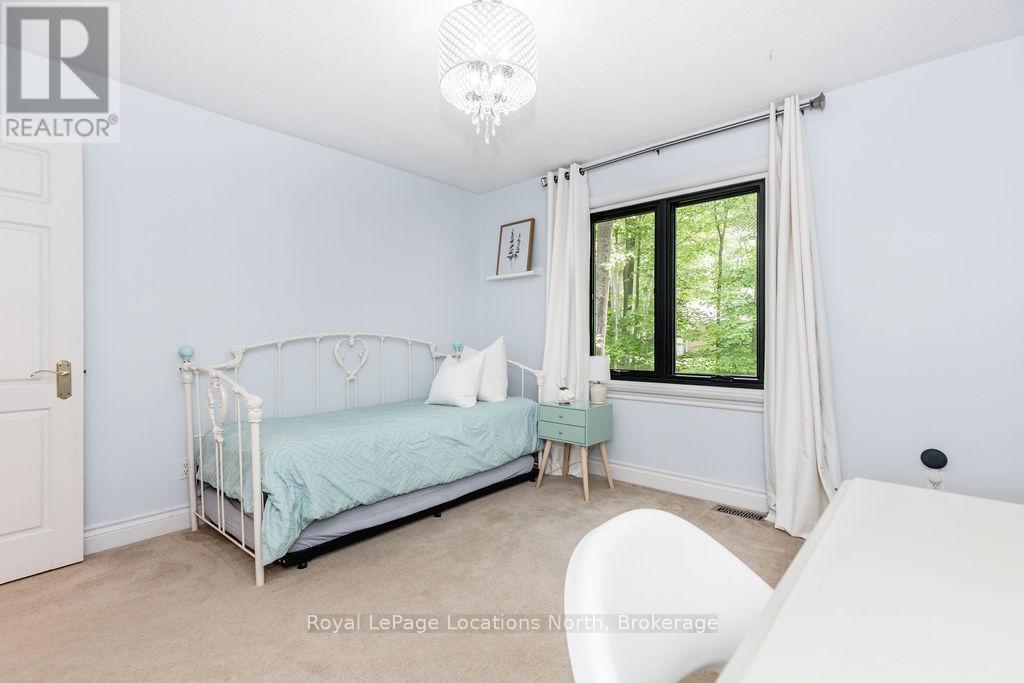 18 Mills Circle, Springwater, Ontario  L0L 1X0 - Photo 34 - S12211315