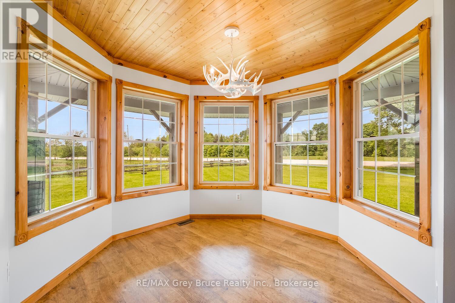402622 Grey 17 Road, Georgian Bluffs, Ontario  N0H 2T0 - Photo 11 - X12211058