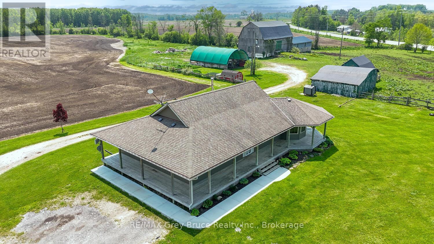 402622 Grey 17 Road, Georgian Bluffs, Ontario  N0H 2T0 - Photo 3 - X12211058