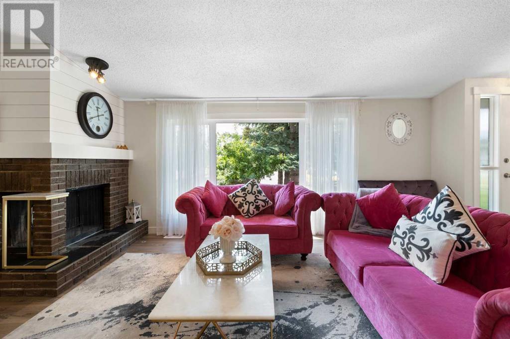 Property at 22 Woodmont Way SW image 3