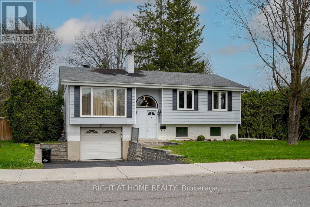 31 ASHGROVE CRESCENT, Ottawa, Ontario