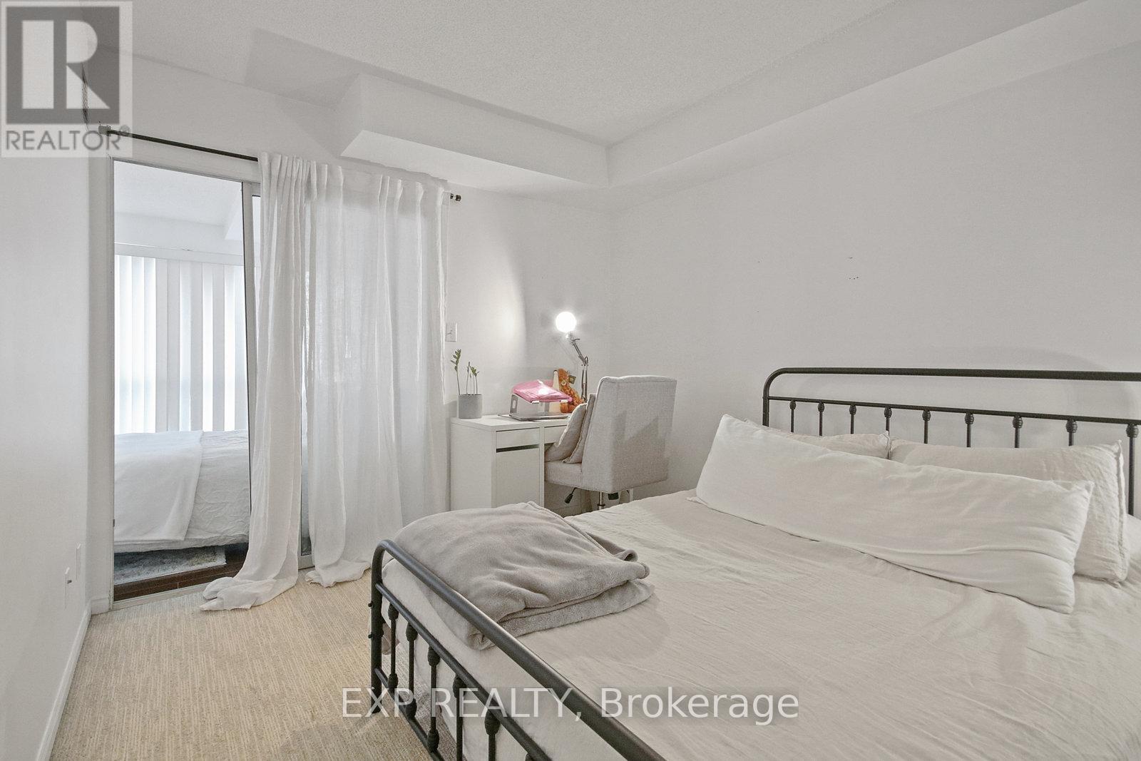 808 - 25 The Esplanade, Toronto, Ontario  M5E 1W5 - Photo 14 - C12211740