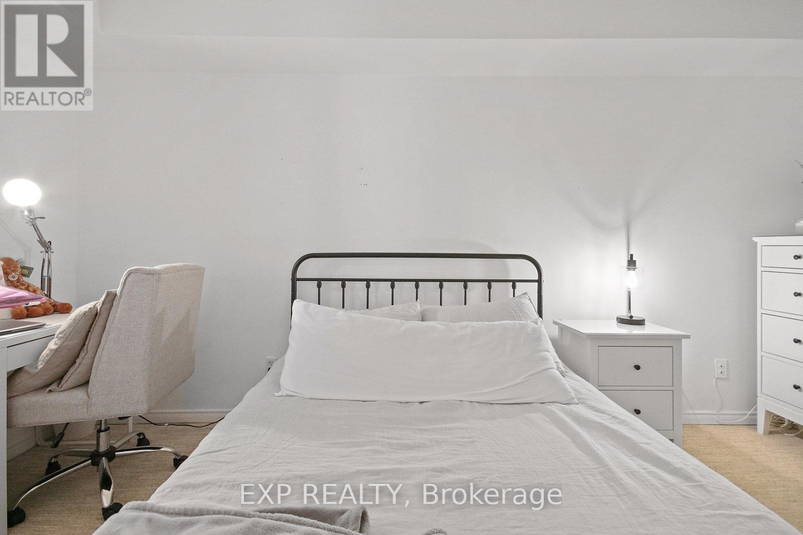 808 - 25 The Esplanade, Toronto, Ontario  M5E 1W5 - Photo 16 - C12211740