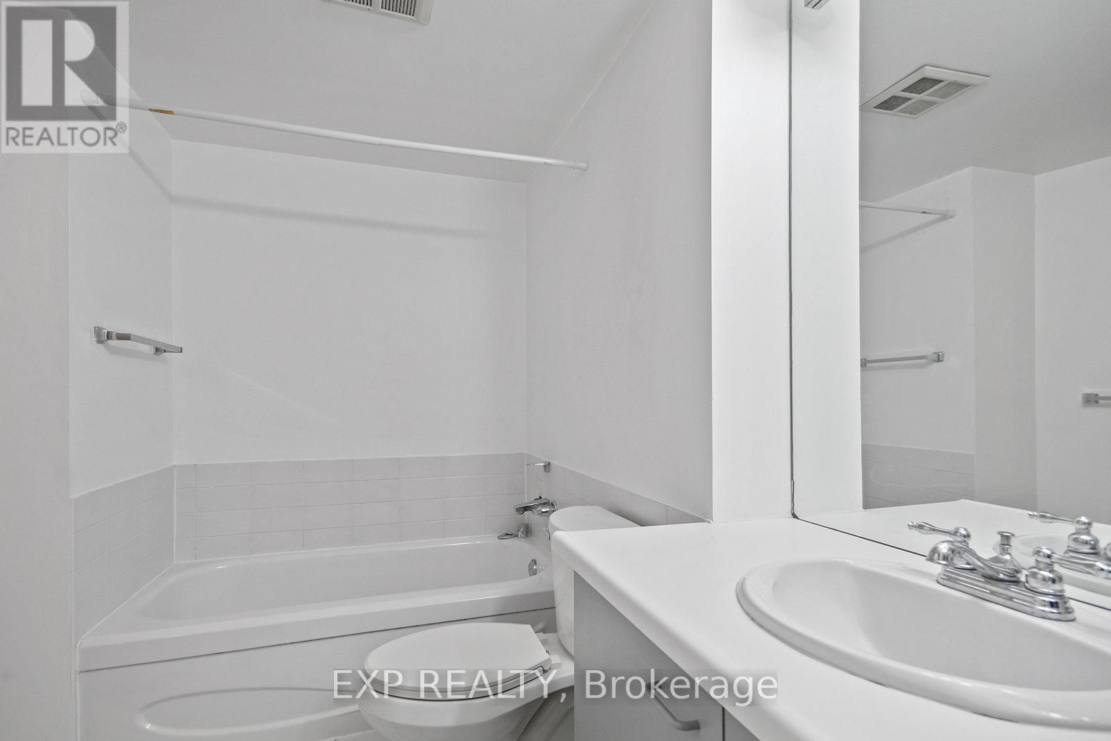 808 - 25 The Esplanade, Toronto, Ontario  M5E 1W5 - Photo 17 - C12211740