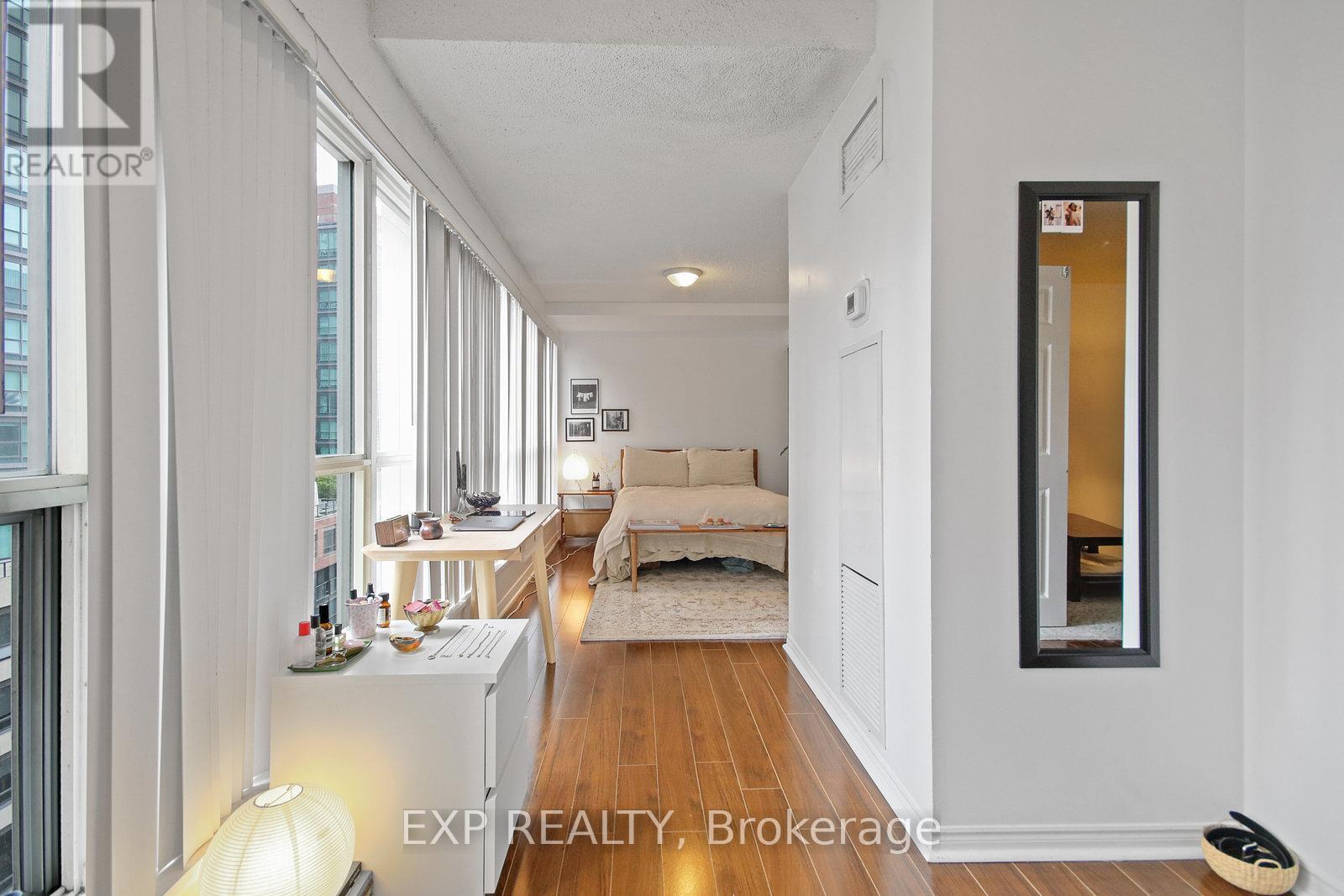 808 - 25 The Esplanade, Toronto, Ontario  M5E 1W5 - Photo 19 - C12211740