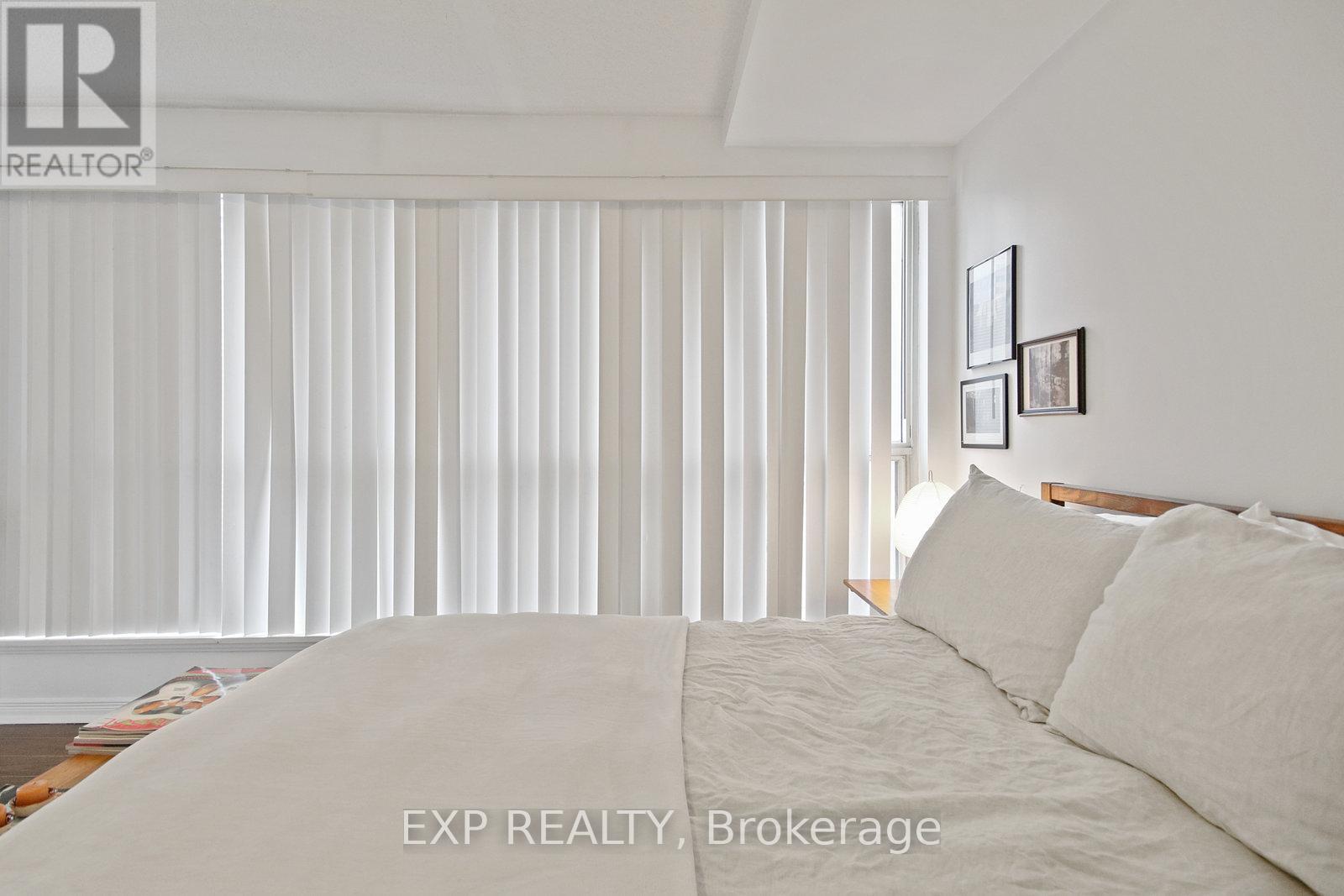 808 - 25 The Esplanade, Toronto, Ontario  M5E 1W5 - Photo 21 - C12211740