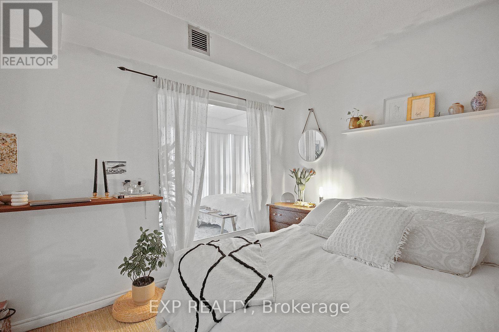 808 - 25 The Esplanade, Toronto, Ontario  M5E 1W5 - Photo 29 - C12211740