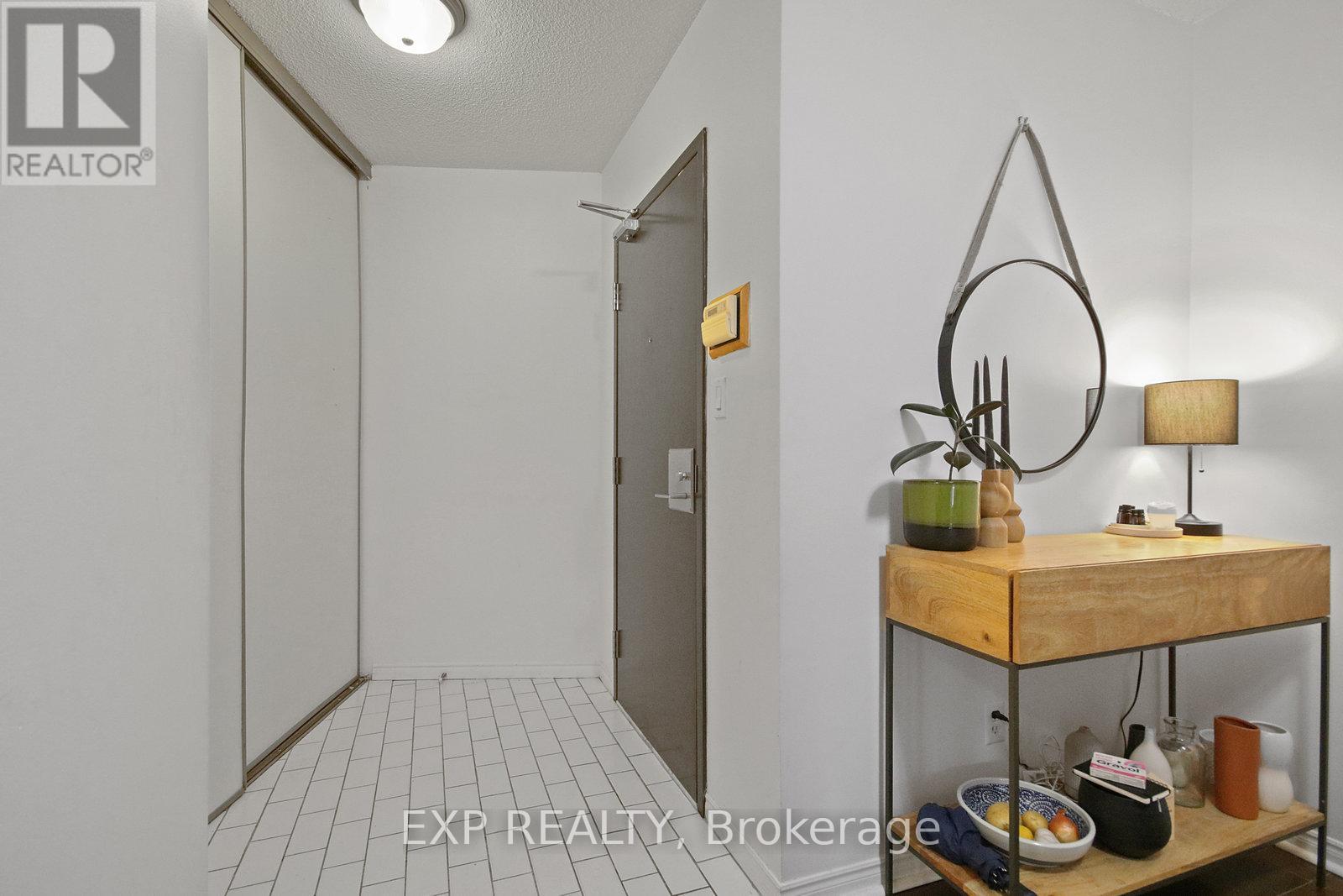 808 - 25 The Esplanade, Toronto, Ontario  M5E 1W5 - Photo 3 - C12211740