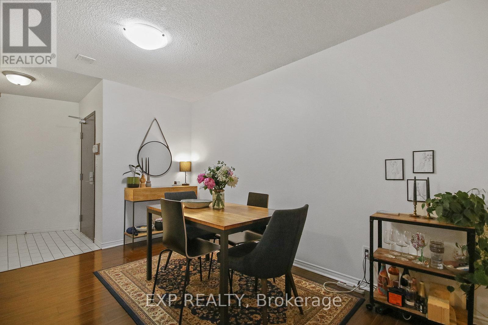 808 - 25 The Esplanade, Toronto, Ontario  M5E 1W5 - Photo 4 - C12211740