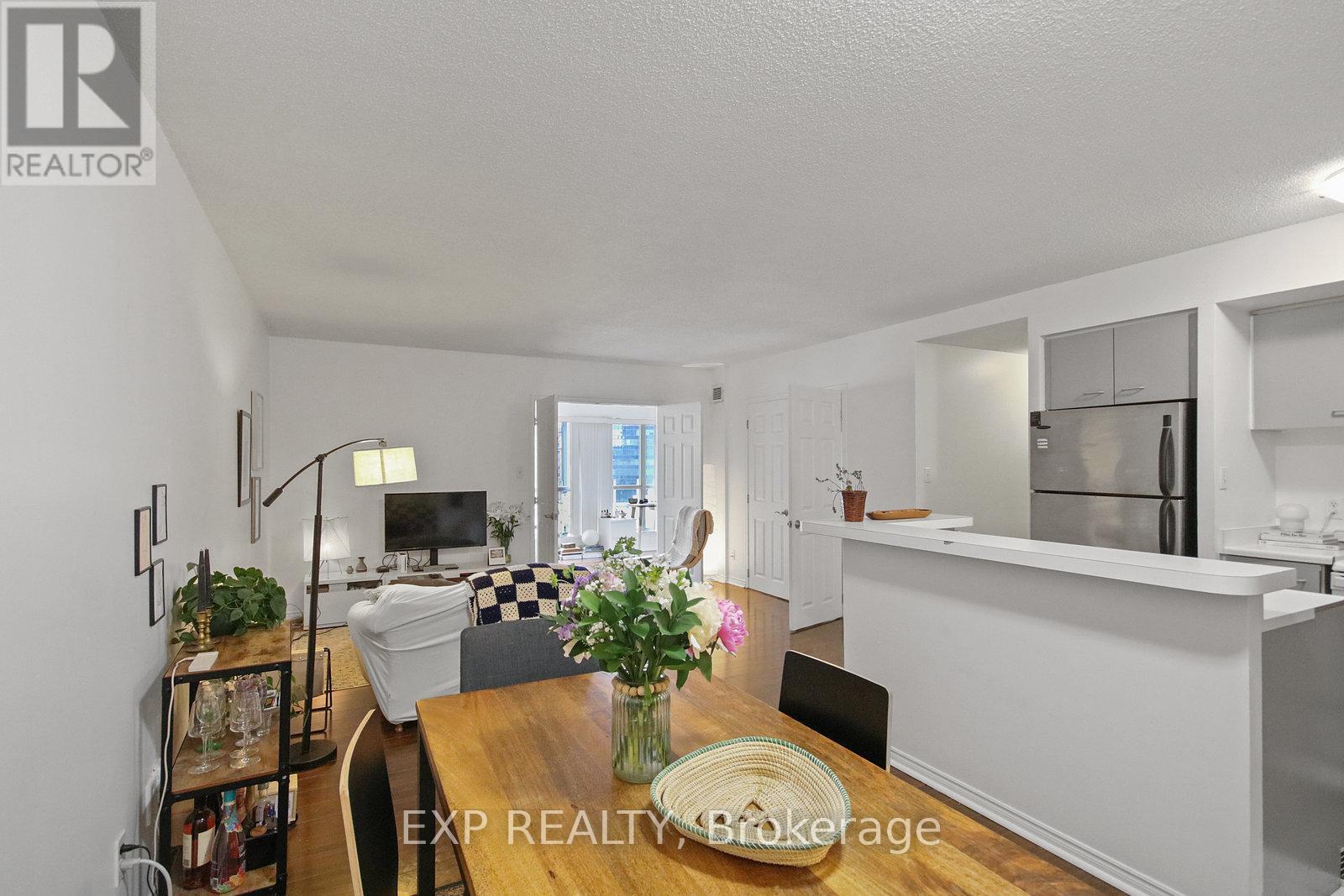 808 - 25 The Esplanade, Toronto, Ontario  M5E 1W5 - Photo 5 - C12211740