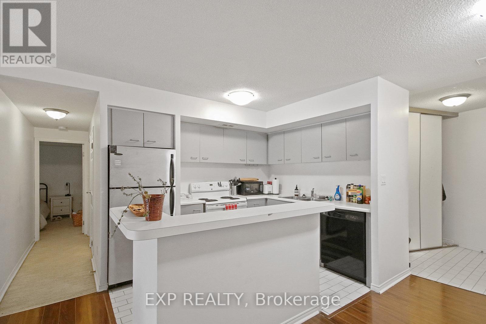 808 - 25 The Esplanade, Toronto, Ontario  M5E 1W5 - Photo 6 - C12211740