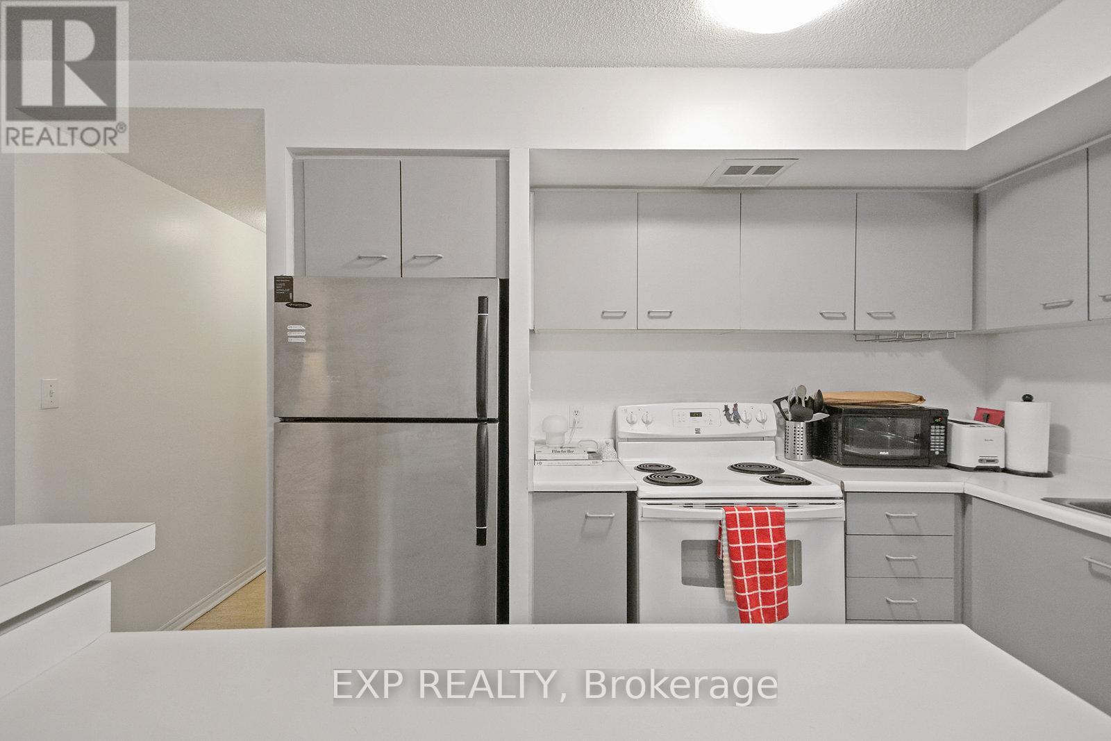 808 - 25 The Esplanade, Toronto, Ontario  M5E 1W5 - Photo 7 - C12211740