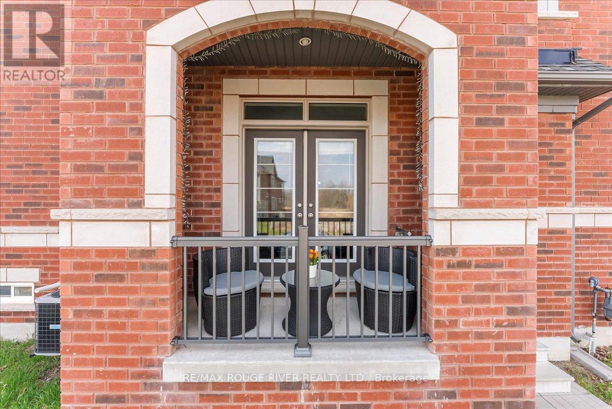 2560 BANDSMAN CRESCENT, Oshawa, Ontario