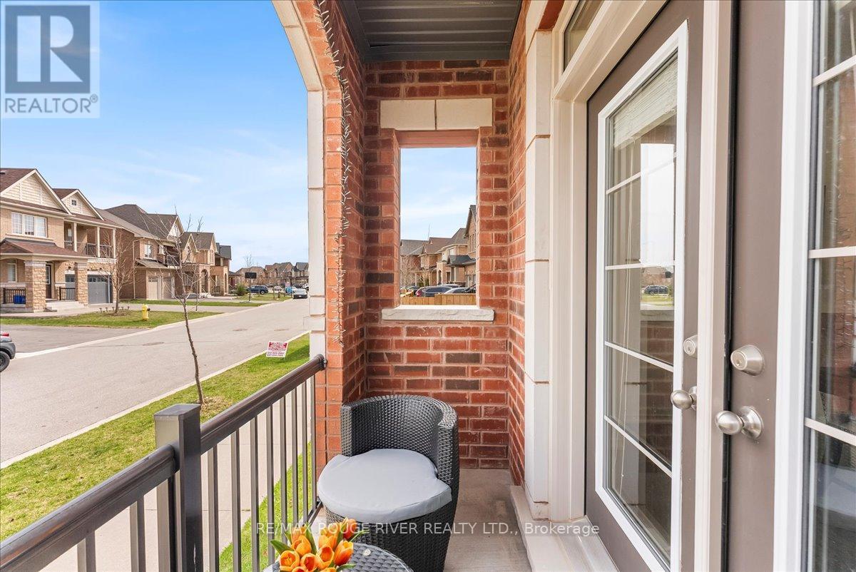 2560 Bandsman Crescent, Oshawa, Ontario  L1L 0M2 - Photo 2 - E12211752