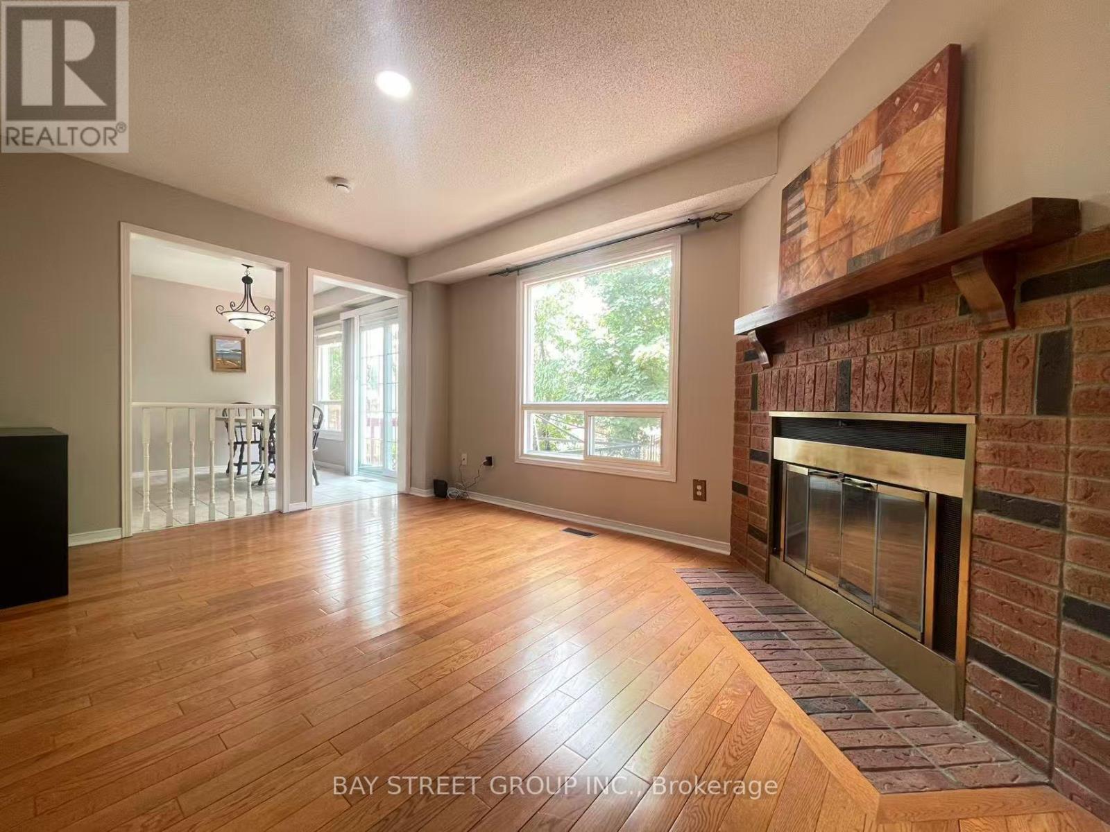 5751 Prairie Circle, Mississauga, Ontario  L5N 6B5 - Photo 7 - W12157764