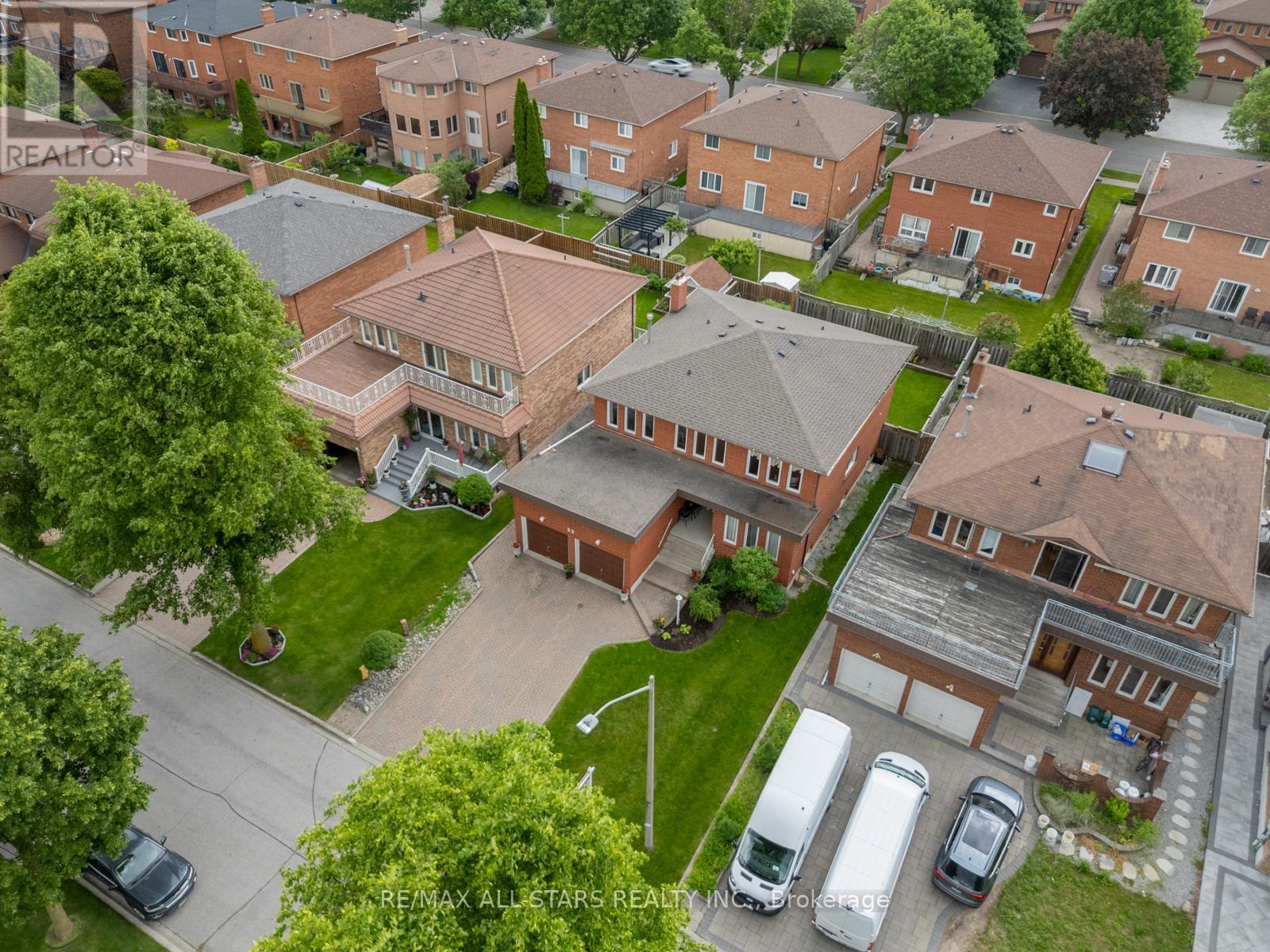 Property at 33 DUNDEE CRESCENT image 3