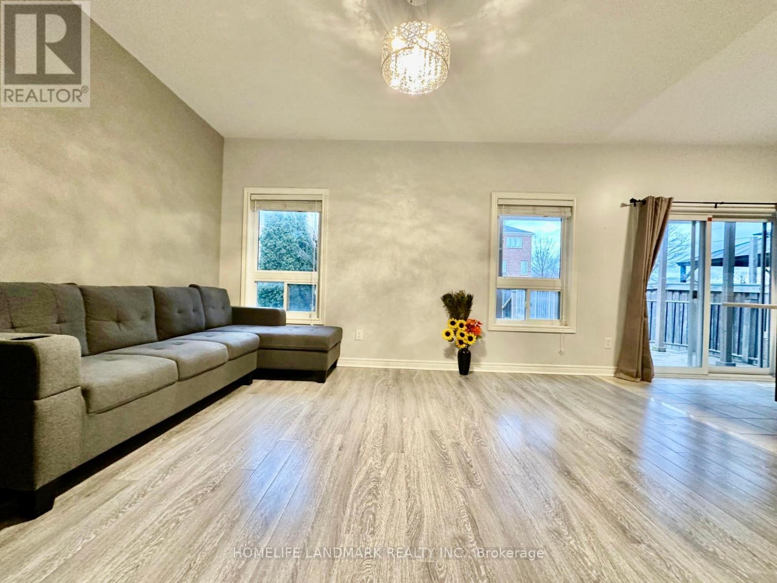 59 Faris Street, Bradford West Gwillimbury, Ontario  L3Z 0C5 - Photo 3 - N12211745